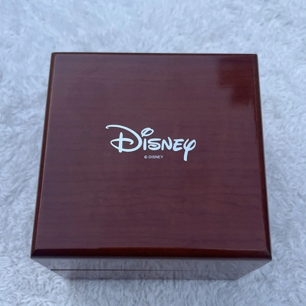 RARE Limited Edition Disney Mickey Mouse 2006 Shareholders Watch with Wood Case